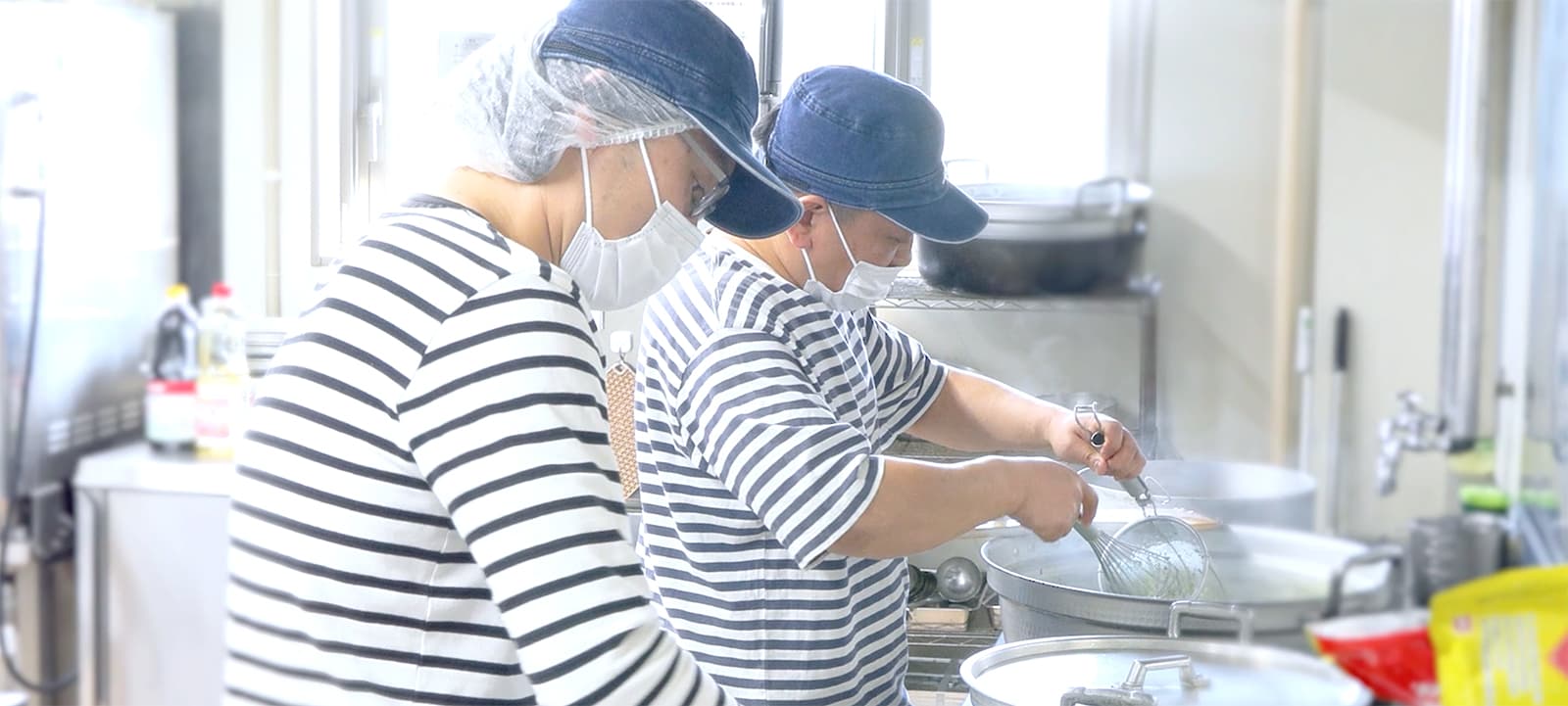給食調理の様子